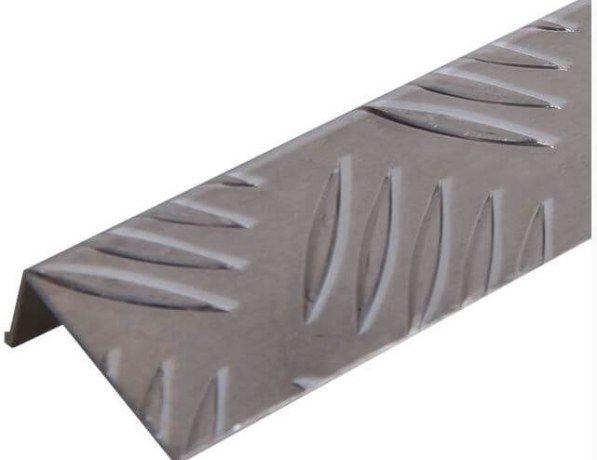 Уголок алюминиевый рифленый АД31 15х30 мм фото